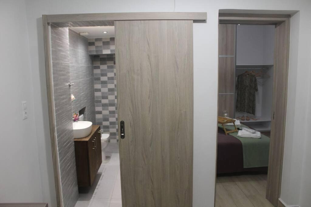 Ranias'S House 2 Apartment Piraeus Ngoại thất bức ảnh